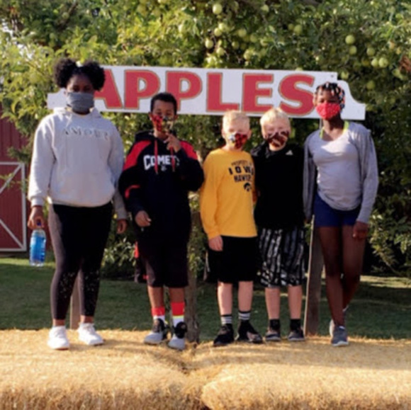 Meet your Posher, Danielle - Picture 1 of 1